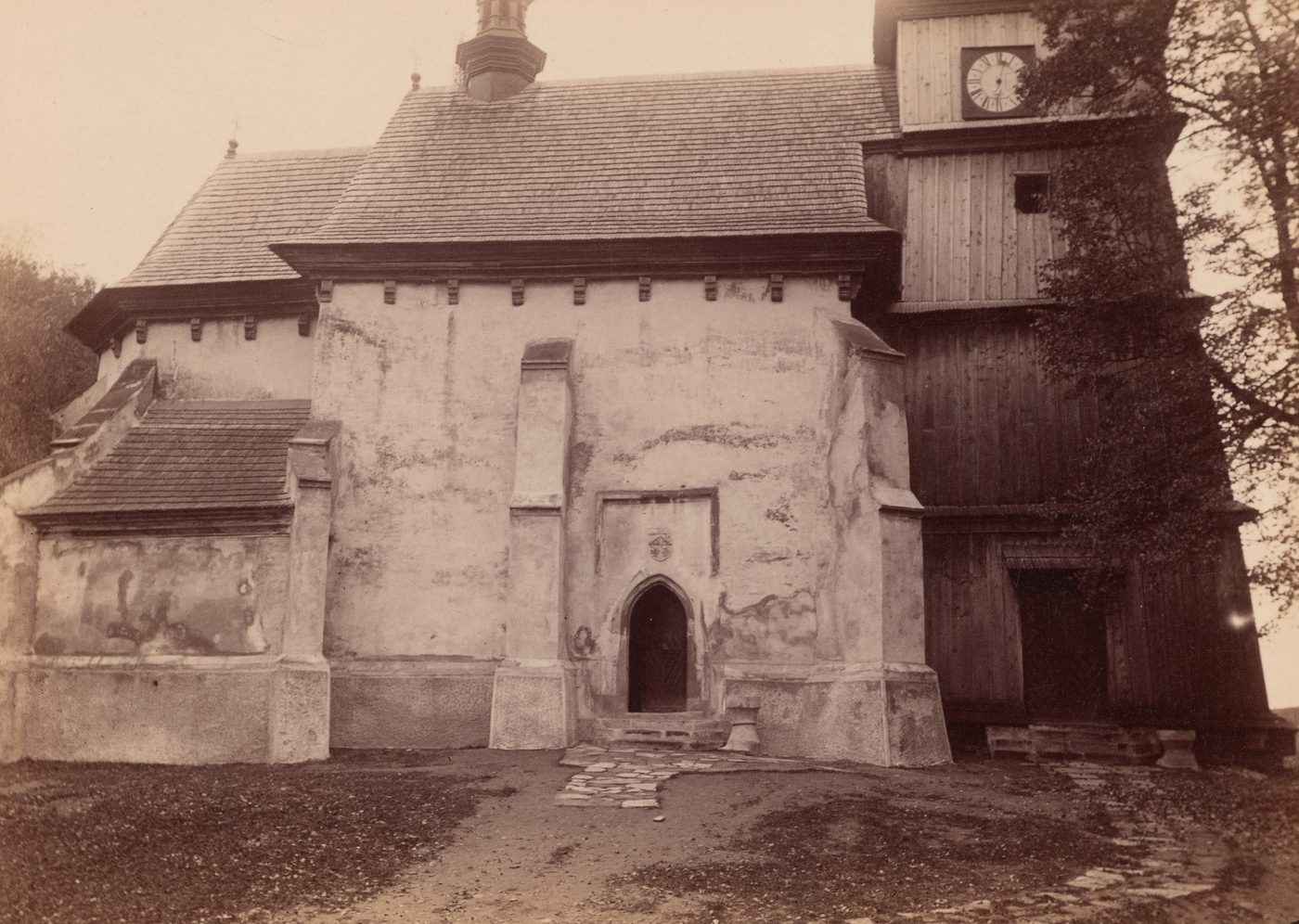Widok od północy, z drewnianą wieżą (niezachowaną)